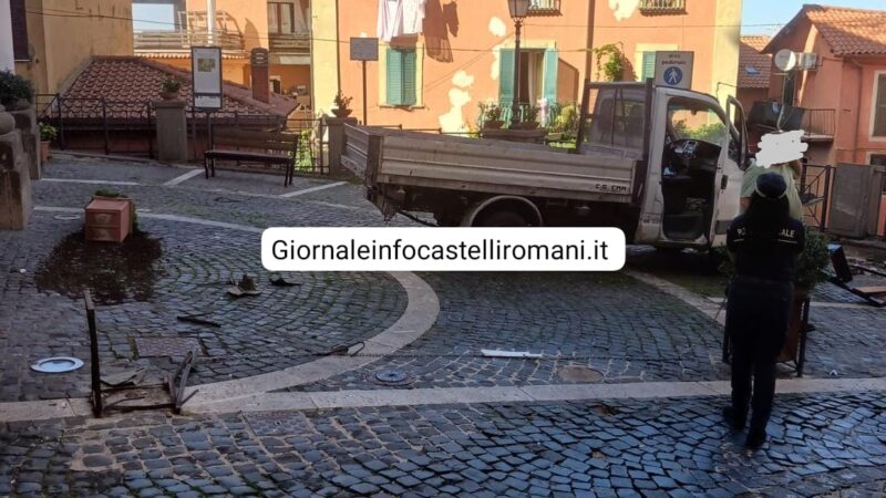 Rocca di Papa, camion sfrenato semina il panico nel centro storico