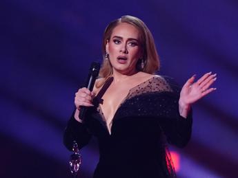 Adele: “Ho smesso di bere 3 mesi fa e perso 45 chili”