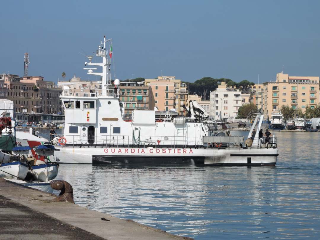 Anzio, controlli in mare contro la pesca illegale e abusiva, della Guardia Costiera. Presente anche la SEA SHEPERD ONLUS