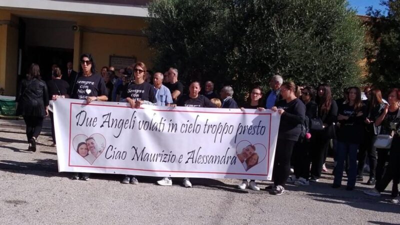 Carchitti (Palestrina), grande folla ai funerali di Maurizio Ponzo e Alessandra Corradi deceduti nell’incidente di martedì sera