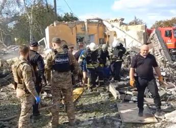 Missile Russia fa strage: 51 morti. Zelensky: “Ucraina avrà difesa aerea”