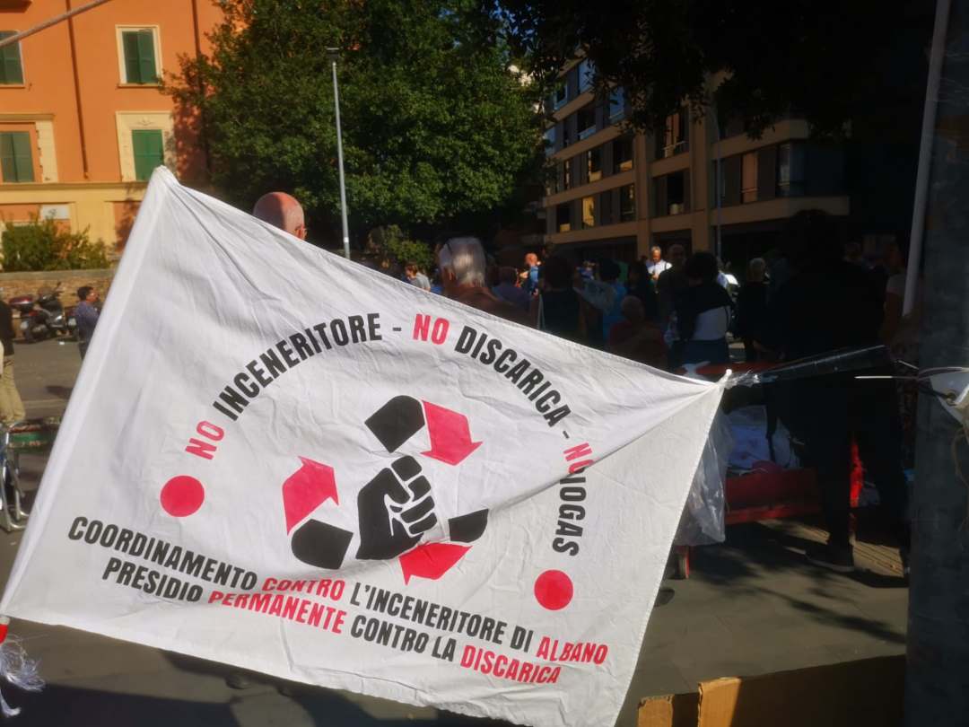 Protesta contro l’inceneritore di Santa Palomba, in 300 davanti alla Regione Lazio