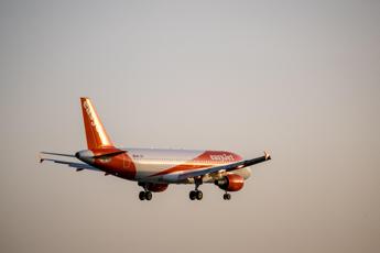 Volo EasyJet cancellato a causa di un ‘incidente’ in bagno