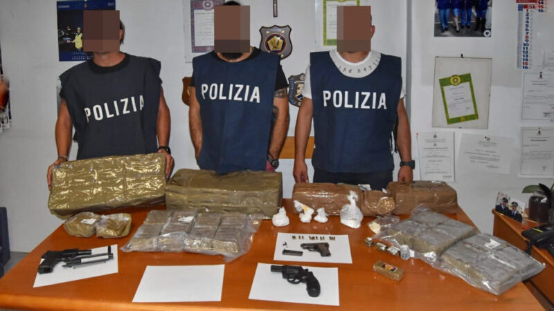 Ciampino, arrestati due giovani fidanzati, trovati in una villa della droga oltre 50 kg di stupefacenti e alcune pistole