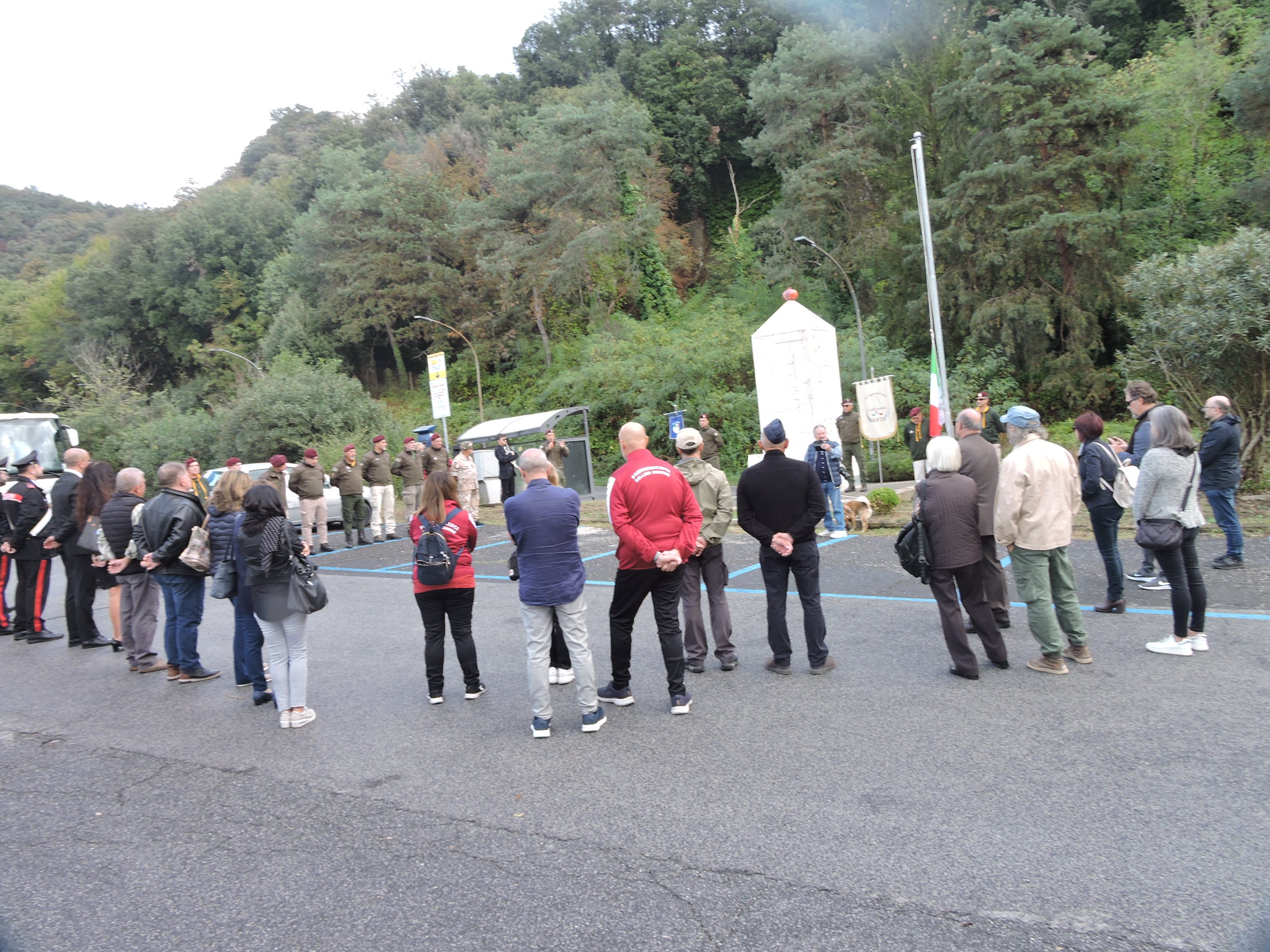 Nemi, partecipata Commemorazione dei caduti Paracadutisti della Folgore al Monumento di via Nemorense