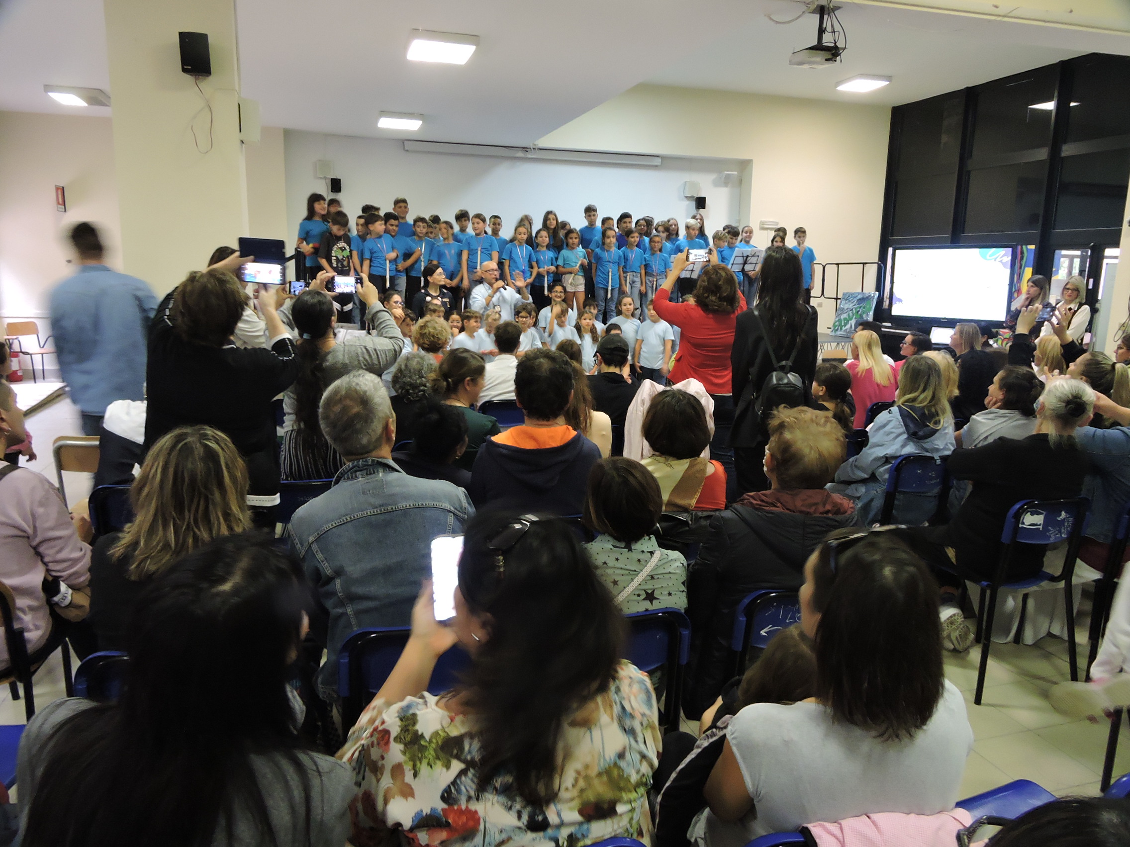 Genzano, sentito e partecipato spettacolo alla Scuola Garibaldi, protagonisti i bambini della Primaria De Amicis