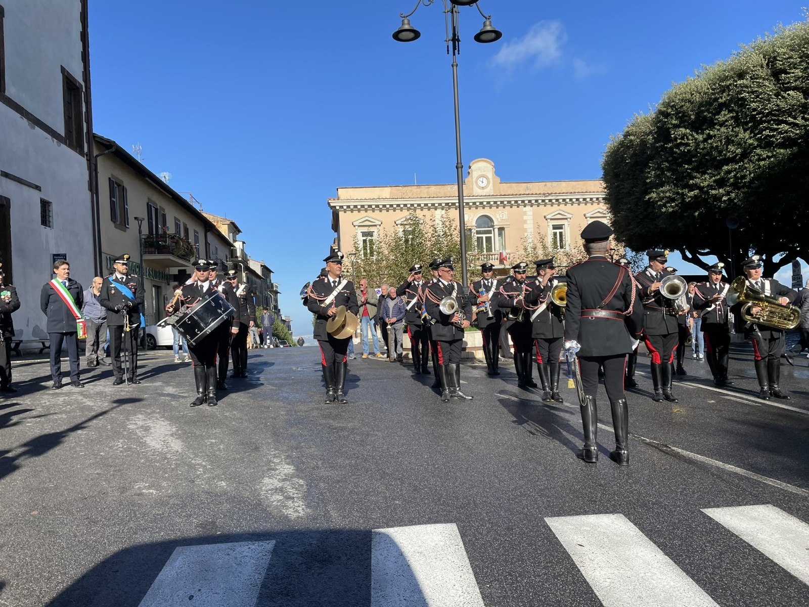 Monte Porzio Catone: partecipazione, emozione e successo alla ricorrenza del 4 novembre con la Fanfara dei Carabinieri