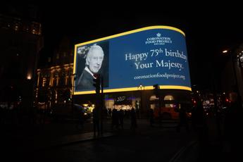 “Buon compleanno, pa”, auguri di Harry il più bel regalo per Carlo