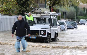 Maltempo in Toscana, a Prato esonda torrente Bagnolo