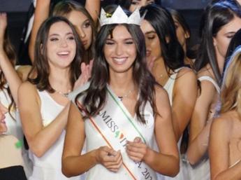 Miss Italia, il papà senatore: “Ha vinto per merito, non è mica una nomina…”