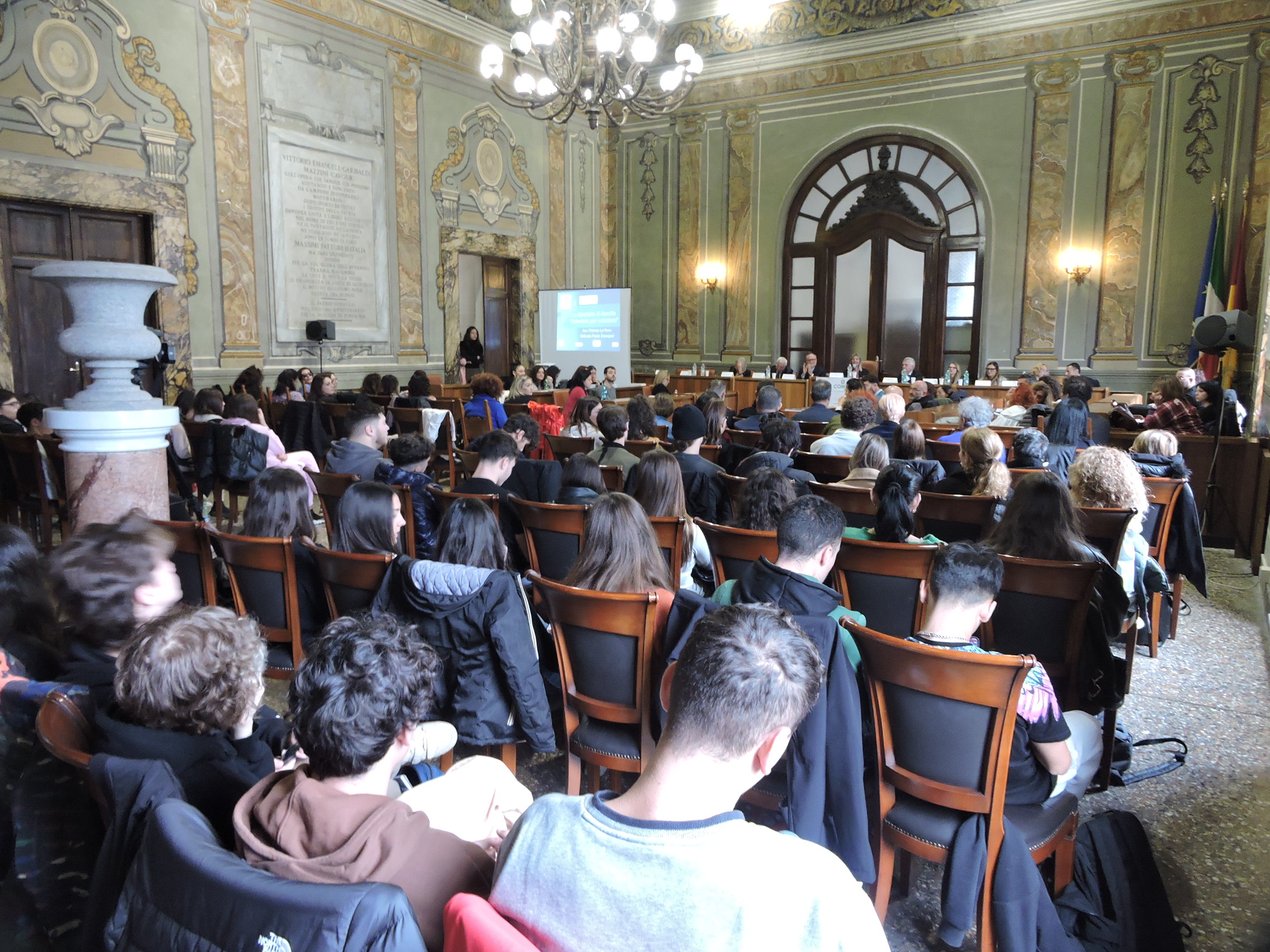 Albano, grande partecipazione e attenzione all’incontro in Comune con il Procuratore Capo Amato. Illustrato il Progetto “Comuni in Rete”. Video e Foto