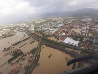 Sanità: alluvione Toscana, Sima ‘rischi salute da tonnellate rifiuti in strada’