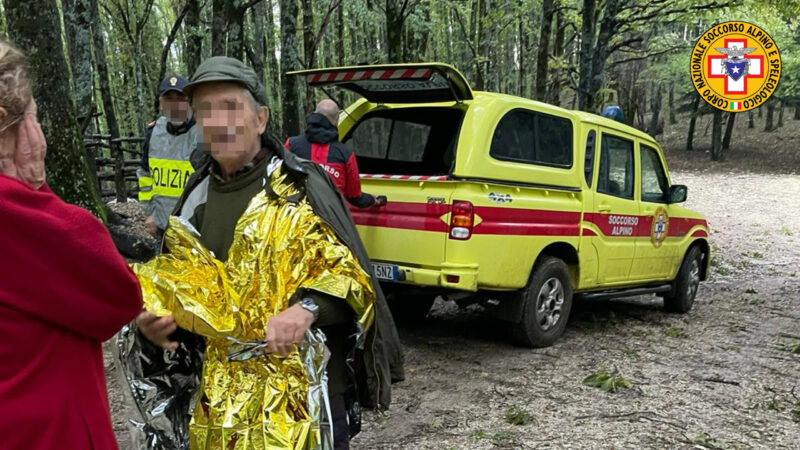 Rieti, il Soccorso Alpino del Lazio ha recuperato e tratto in salvo nel bosco un uomo disperso di 80 anni