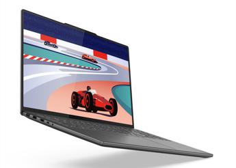 Con Yoga Pro 9i Lenovo rilancia sfida a top, con un occhio a sostenibilità