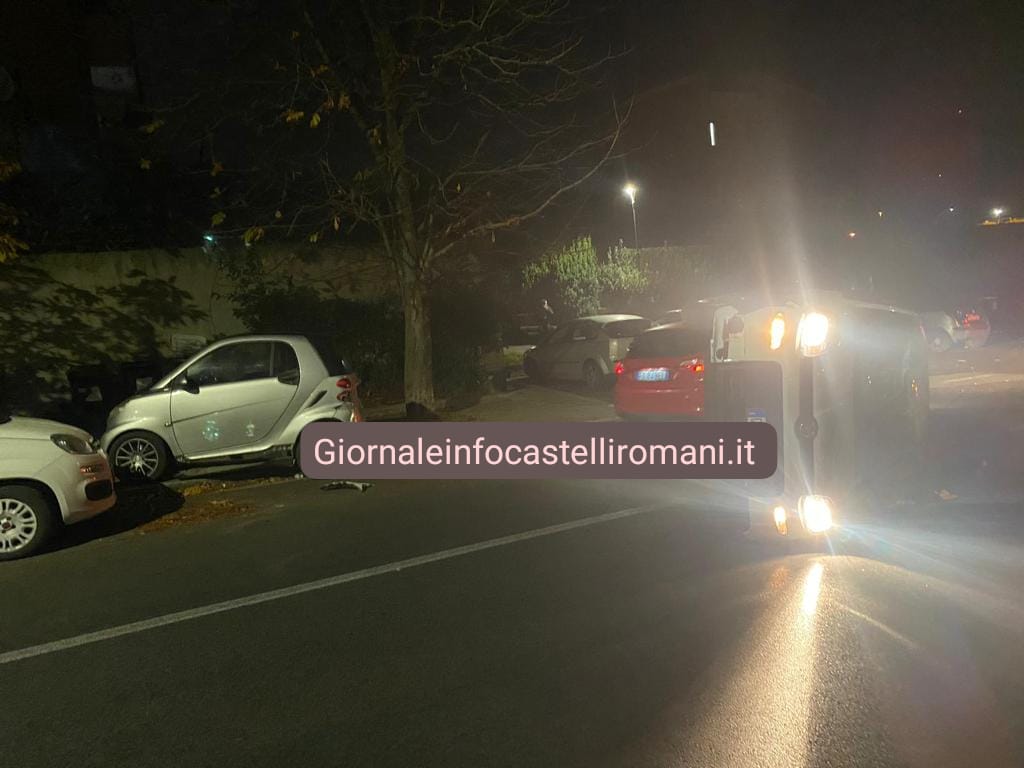 Genzano, donna sbanda con l’auto e si ribalta in via Toscana