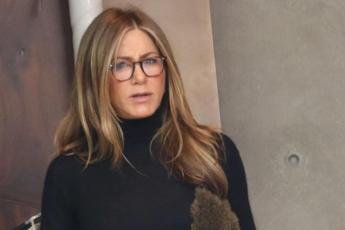 Jennifer Aniston boccia l’esperto anti-molestie sul set: “Me la cavo da sola…”