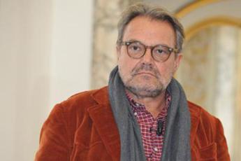 Oliviero Toscani: “Schlein è donna vera, con Landini farebbe sinistra intelligente”