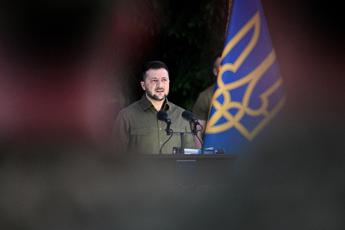 Ucraina, cala del 20% fiducia in Zelensky e il capo dell’Esercito Zaluzhny torna a criticarlo