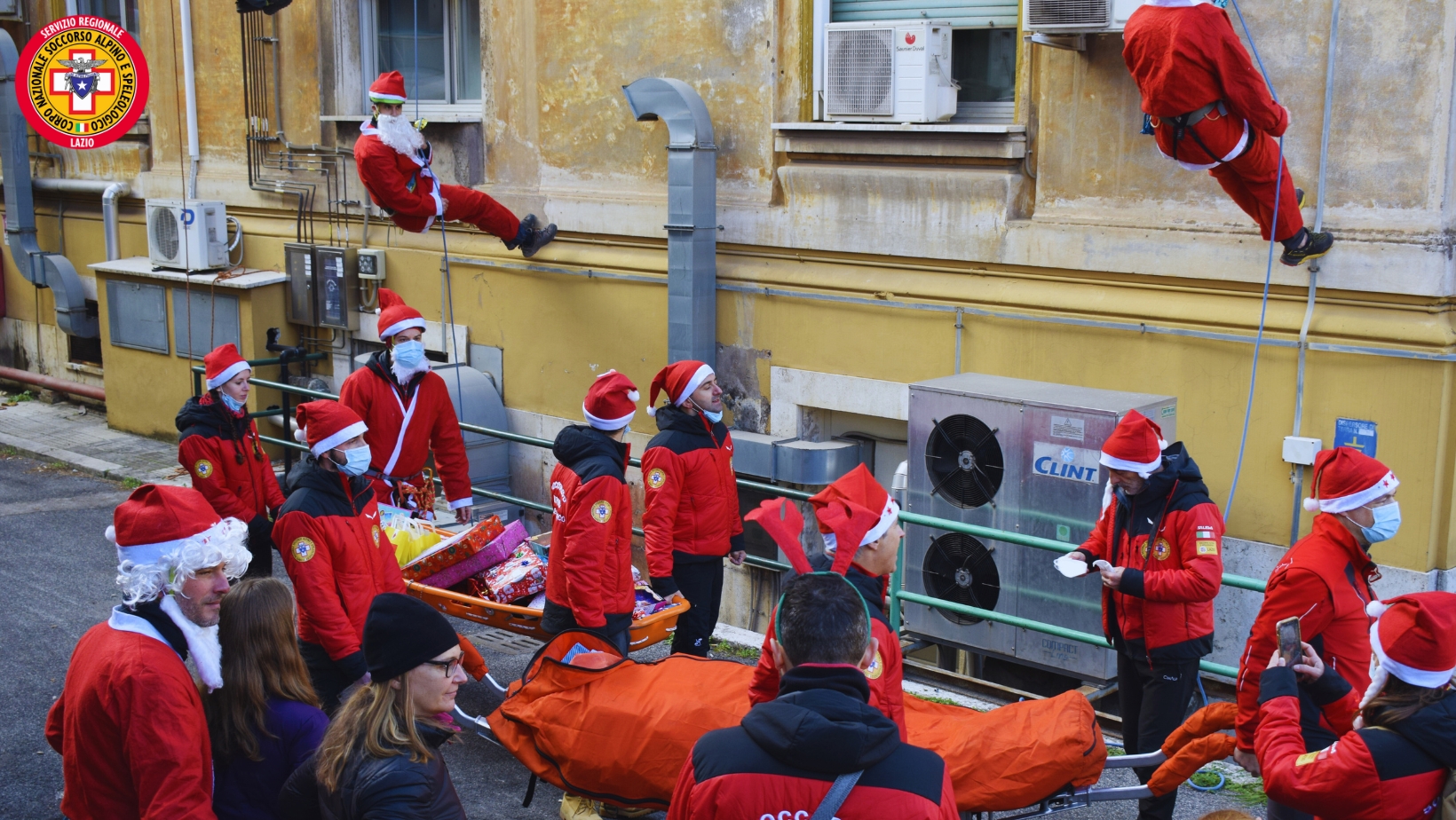 Policlinico Umberto I: 23 dicembre 2023, i volontari del Soccorso Alpino regalano un sorriso ai bambini ricoverati