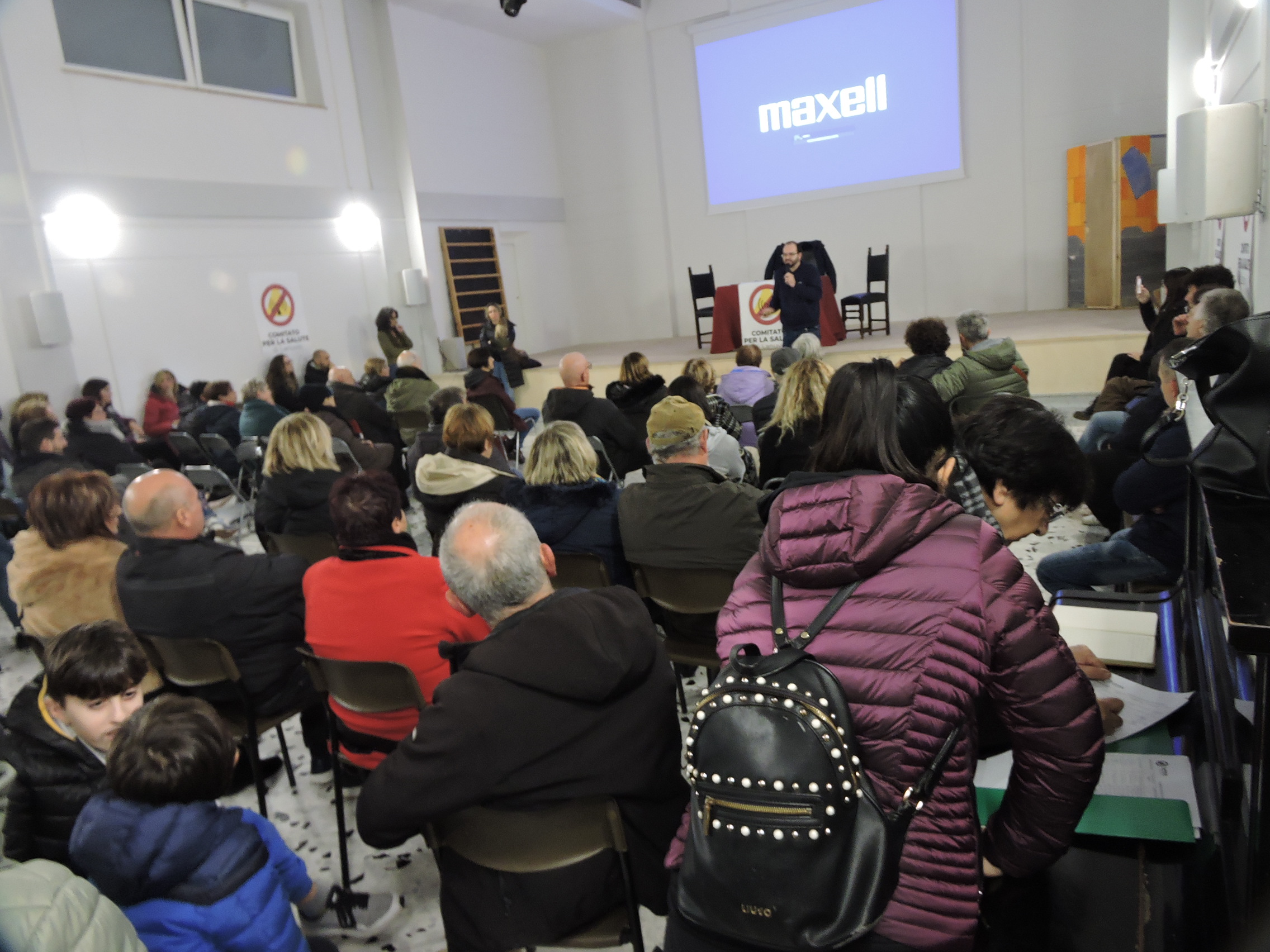 Lanuvio, affollata assemblea contro le antenne in arrivo a Villa Sforza. Oltre 150 cittadini presenti all’oratorio parrocchiale