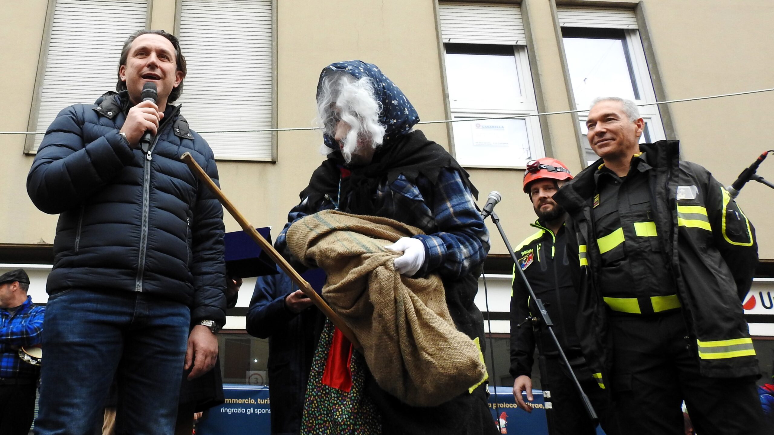 Velletri, l’evento della Befana curato dai Vigili del Fuoco