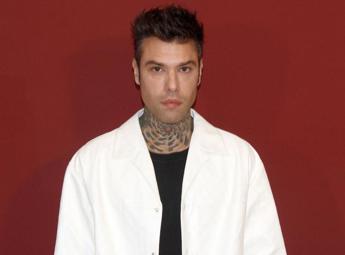 Fedez, allarme enzimi pancreatici: “Introvabili, contatterò l’Aifa”