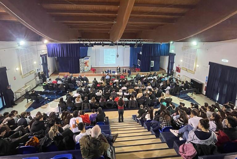 Ciampino, presentato il libro “Ritratti del coraggio” al Liceo Volterra