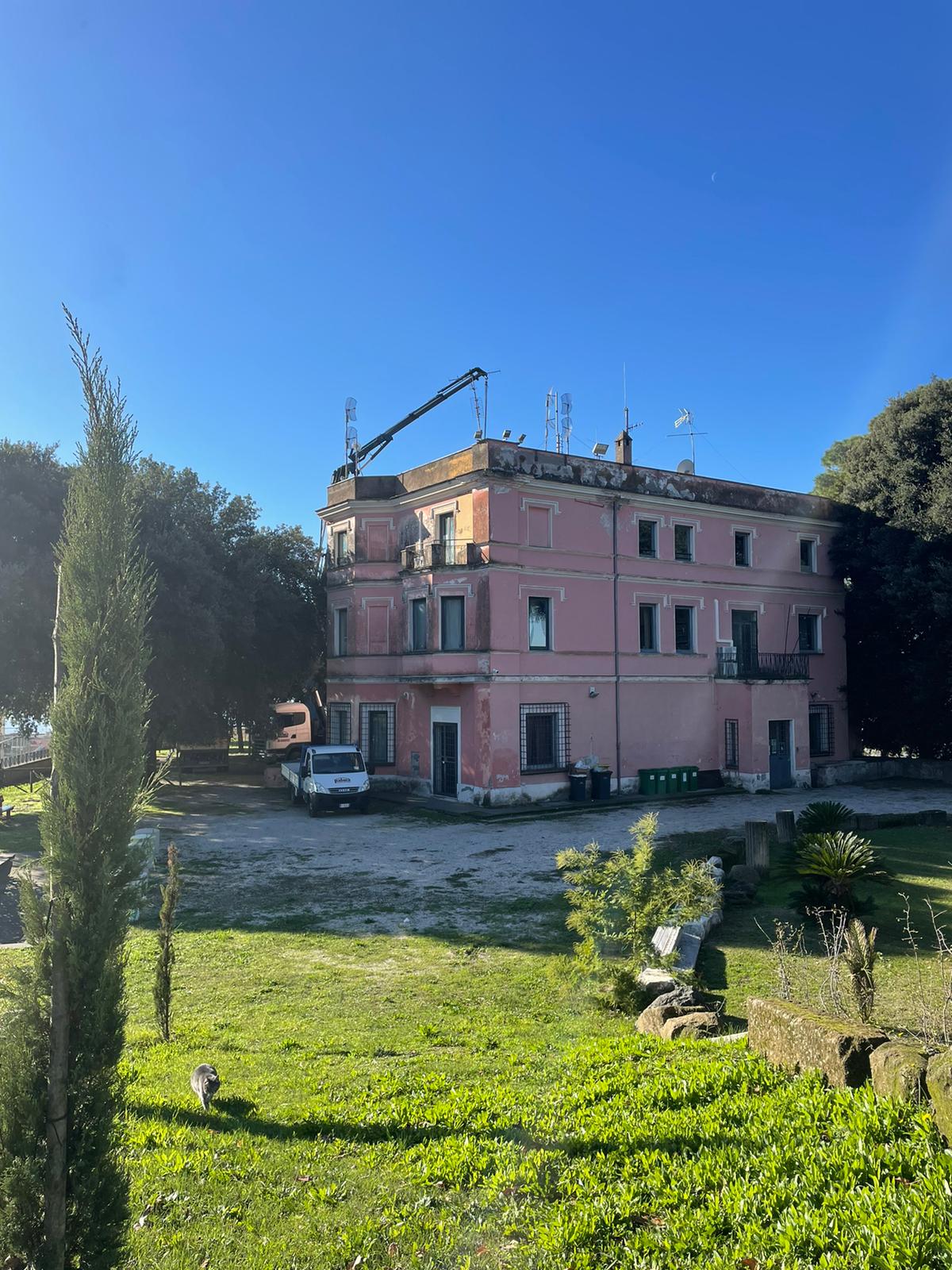 Lanuvio, presentato il ricorso contro le antenne di Villa Sforza Cesarini