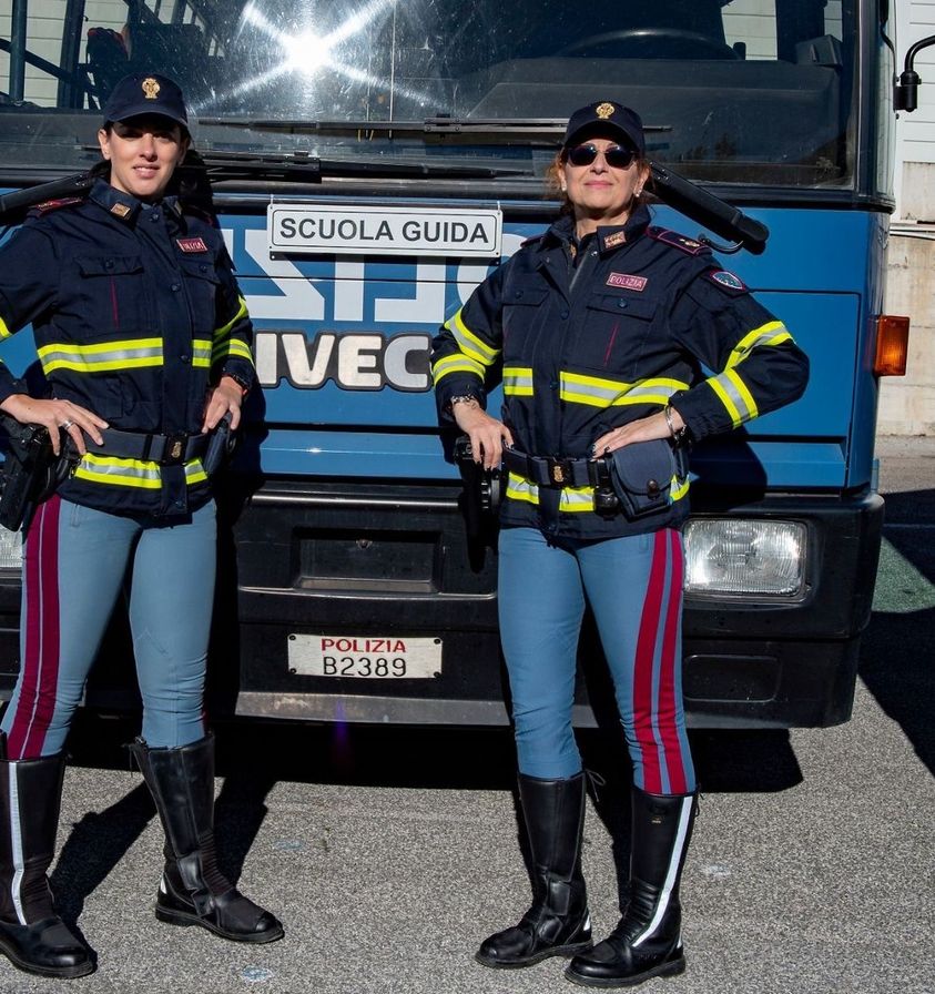 Roma, patentate due donne poliziotte che si aggiungono al team degli autisti del “Pullman Azzurro”