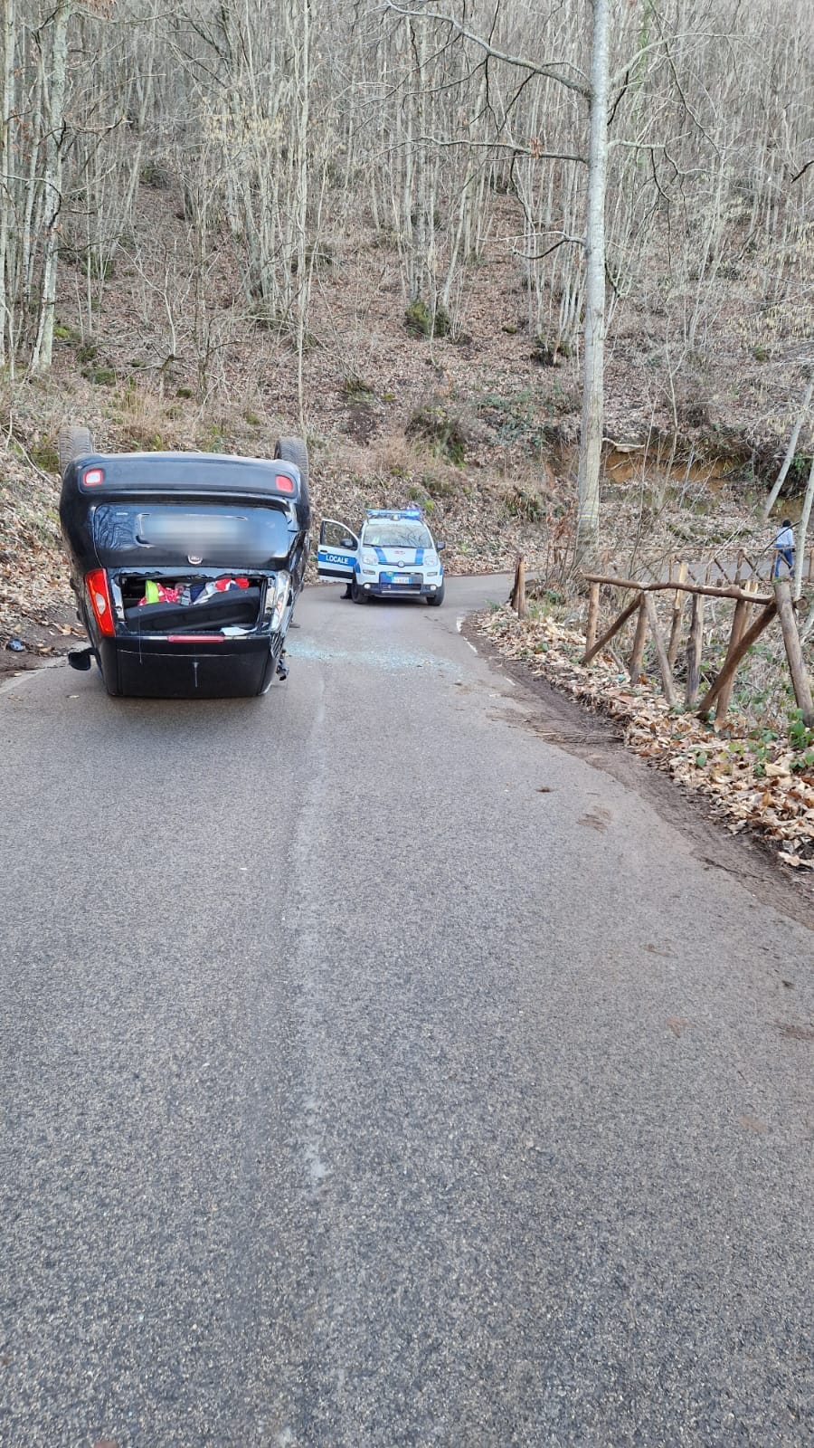 Rocca di Papa, ragazza si ribalta con la sua auto in via Rocca Priora