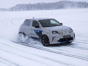 Alpine A290: test al Circolo Polare per la sportiva elettrica