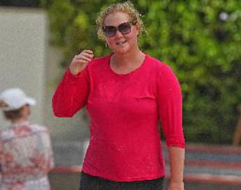 Amy Schumer, l’annuncio: “Ho la sindrome di Cushing”