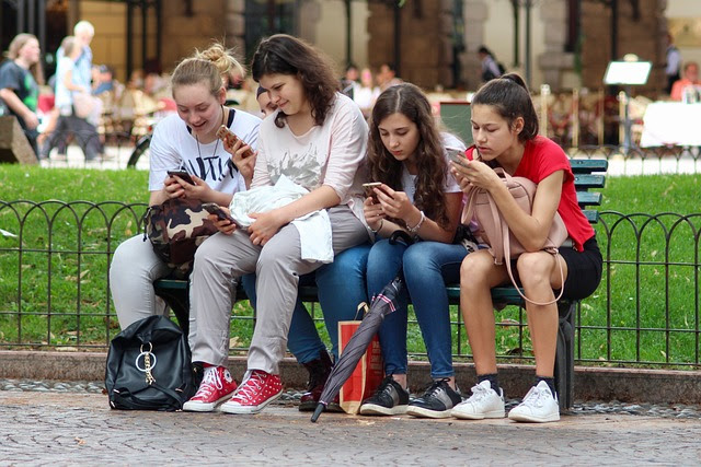 In Italia un milione di under 35 ha uso problematico di social e internet