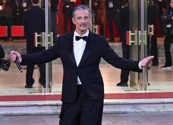 Sanremo 2024, Fiorello e il ‘caso’ Travolta: “Scippo meno grave del Ballo del Qua Qua”