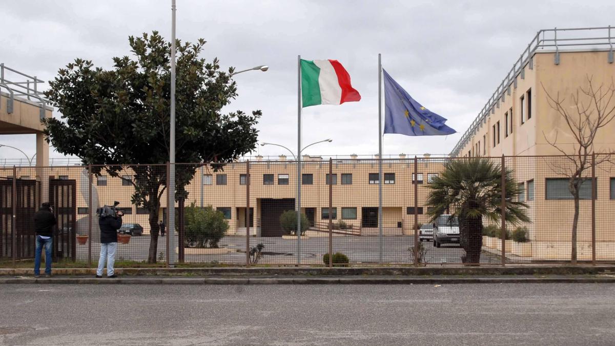 Carcere di Velletri, i Sindacati della Polizia Penitenziaria rimarcano la situazione insostenibile nei turni di lavoro