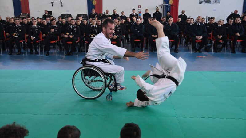 Velletri, una giornata di riflessione, celebrazione e inclusione: Toukon Karate-Do alla Caserma dei Carabinieri