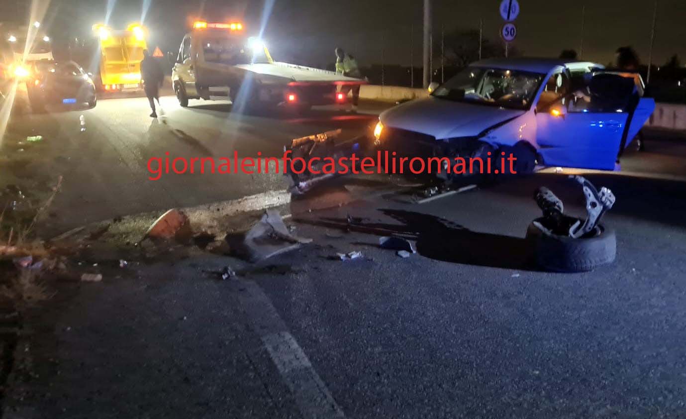 Incidente ad Ariccia, a bordo di una Audi A4 centra la rotatoria di via Ardeatina Bis in piena notte