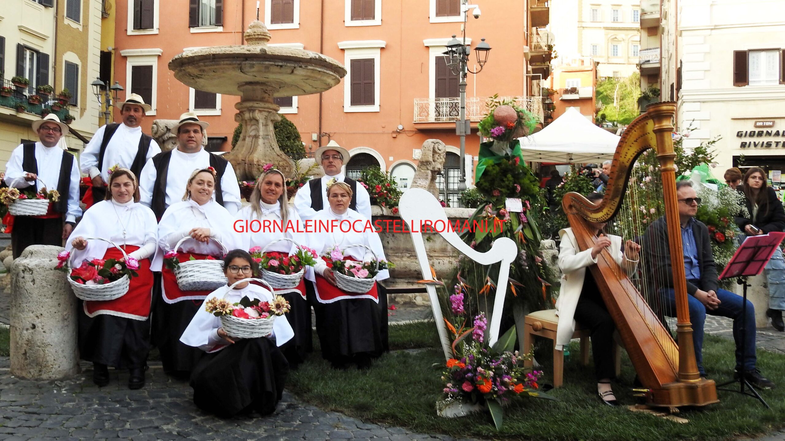 Velletri, secondo e ultimo giorno di Festa delle Camelie, gran pienone di visitatori