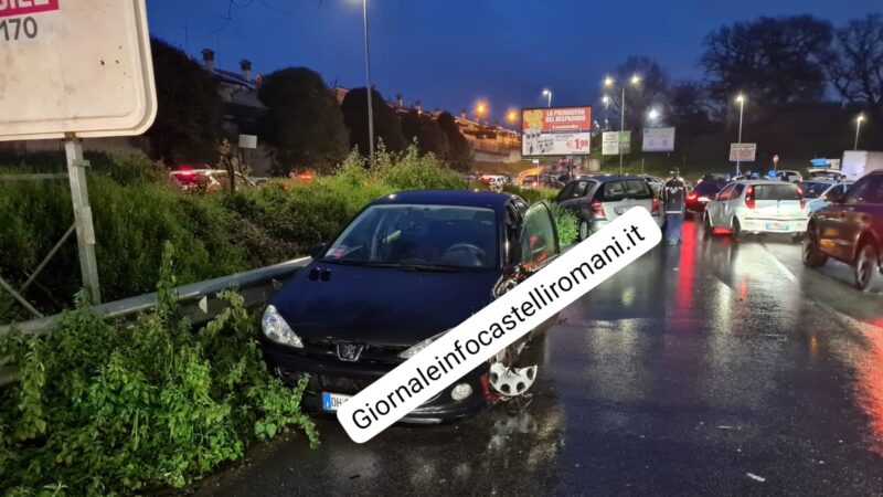 Cecchina, incidente su via Nettunense fra 3 auto, ferite tre donne