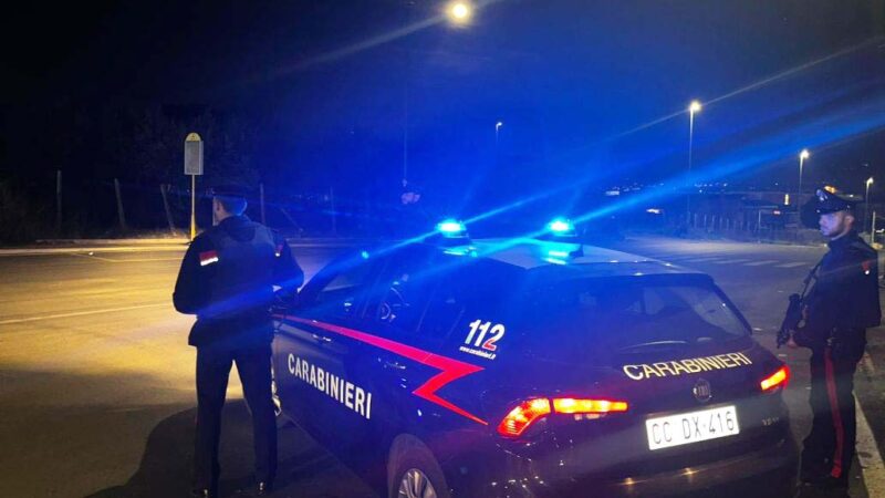 Cecchina, serata di terrore per una famiglia: imprenditore sequestrato, picchiato e rapinato da gruppo di banditi armati e con le pettorine da Carabinieri