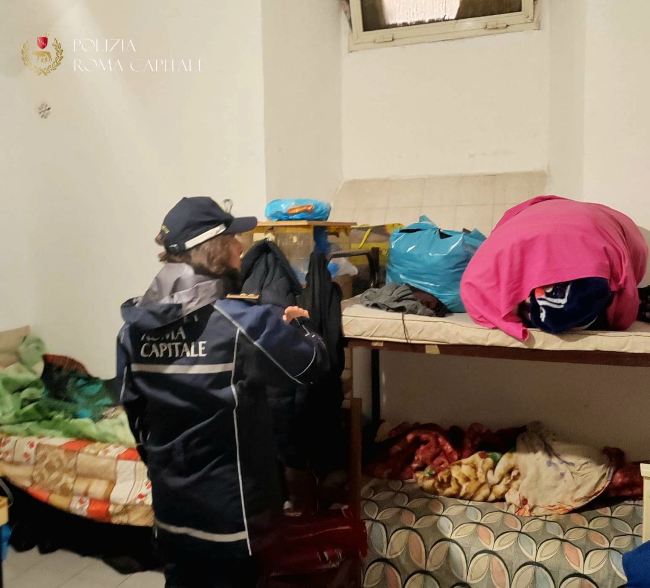 Roma Termini, dormitorio clandestino scoperto dalla Polizia Locale