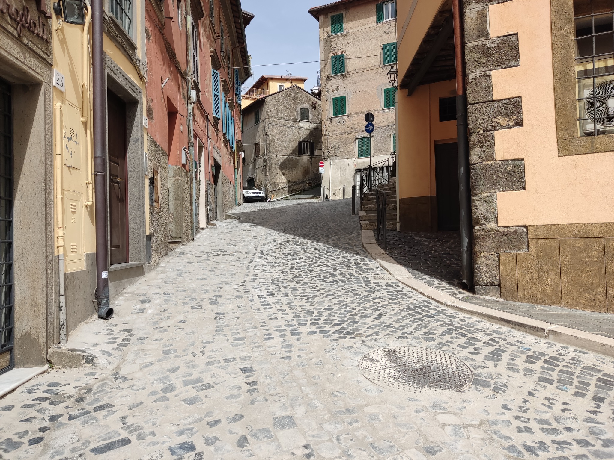 Monte Compatri, riaperta al traffico via Mario Intreccialagli. Terminati i lavori di rifacimento della pavimentazione stradale