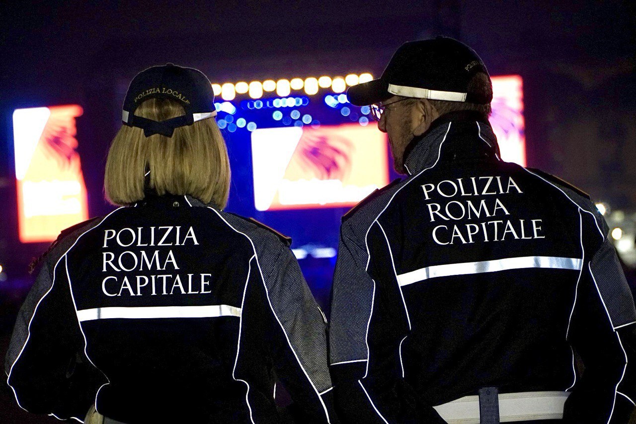 Roma, Via Flaminia, pattuglie della Polizia Locale interrompono evento abusivo con oltre 400 persone