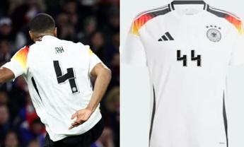 Il 44 ricorda le SS naziste, bufera in Germania sulle maglie da calcio Adidas