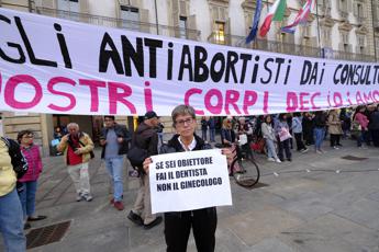 Pro Life nei consultori, opposizioni in rivolta. FdI: “Nessun attacco a 194”