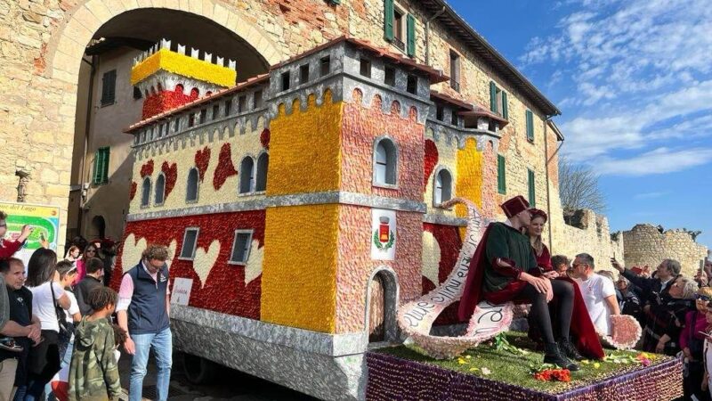 Nemi, “Festa del Tulipano” di Castiglione del Lago (PG): il borgo dei Castelli Romani tra i borghi ospiti con un carro dedicato alle navi di Caligola