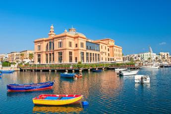 Bari città con il miglior clima d’Italia, Milano ultima tra le grandi: pesano i fenomeni estremi