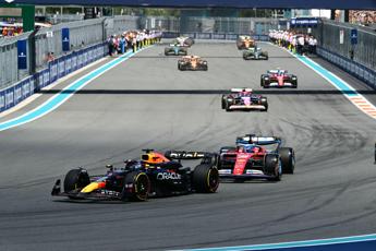 F1 Gp Miami, Verstappen vince gara Sprint davanti a Leclerc e Perez