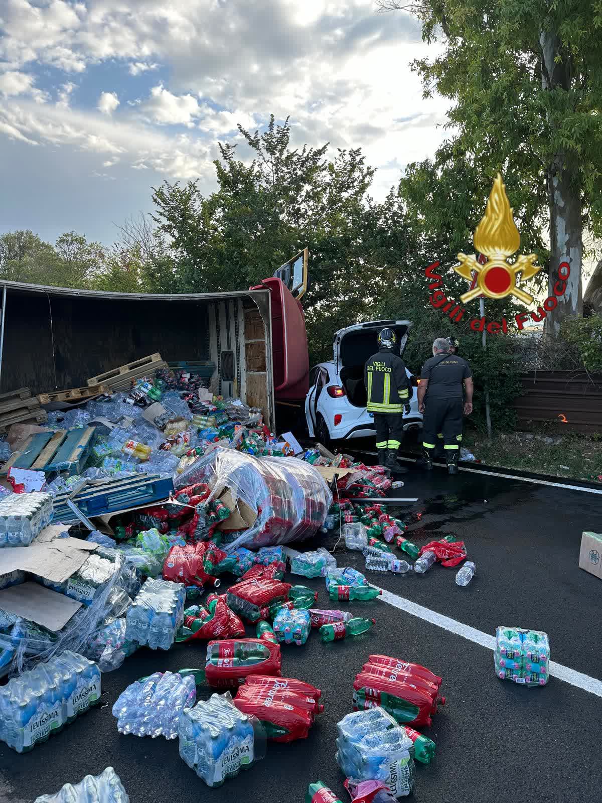 Pomezia, incidente in via Laurentina: strada chiusa per ore con 3 feriti