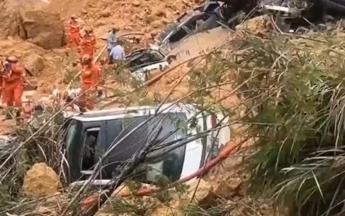 Tragedia in Cina, crolla carreggiata in autostrada: 24 morti